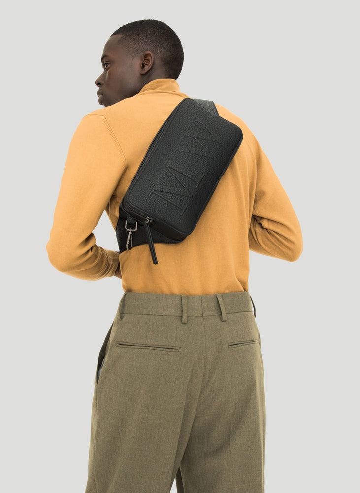 Belt bag outlet on shoulder